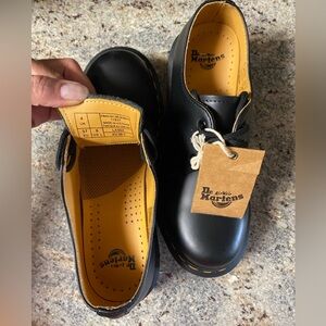 NEW Dr. Martens Smooth leather oxfords size 6